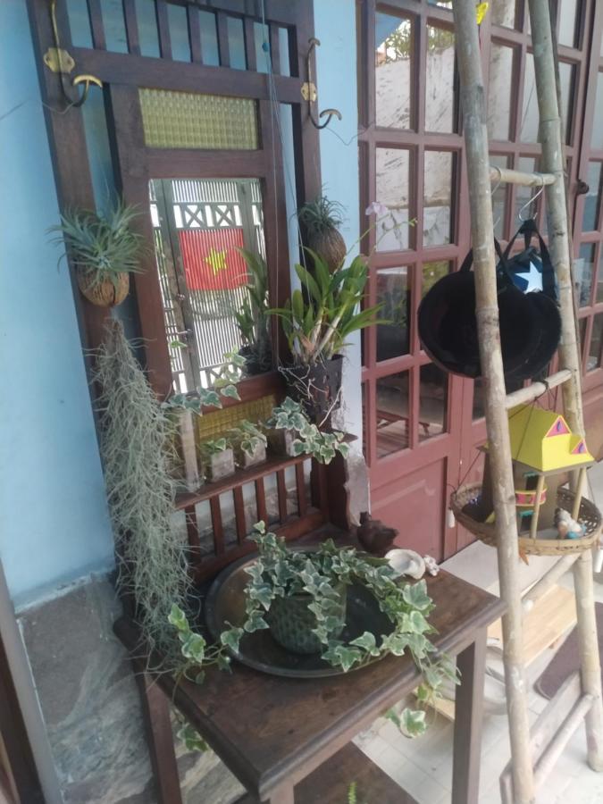 Entire Small House Mins To Everywhere! Nhà nghỉ *