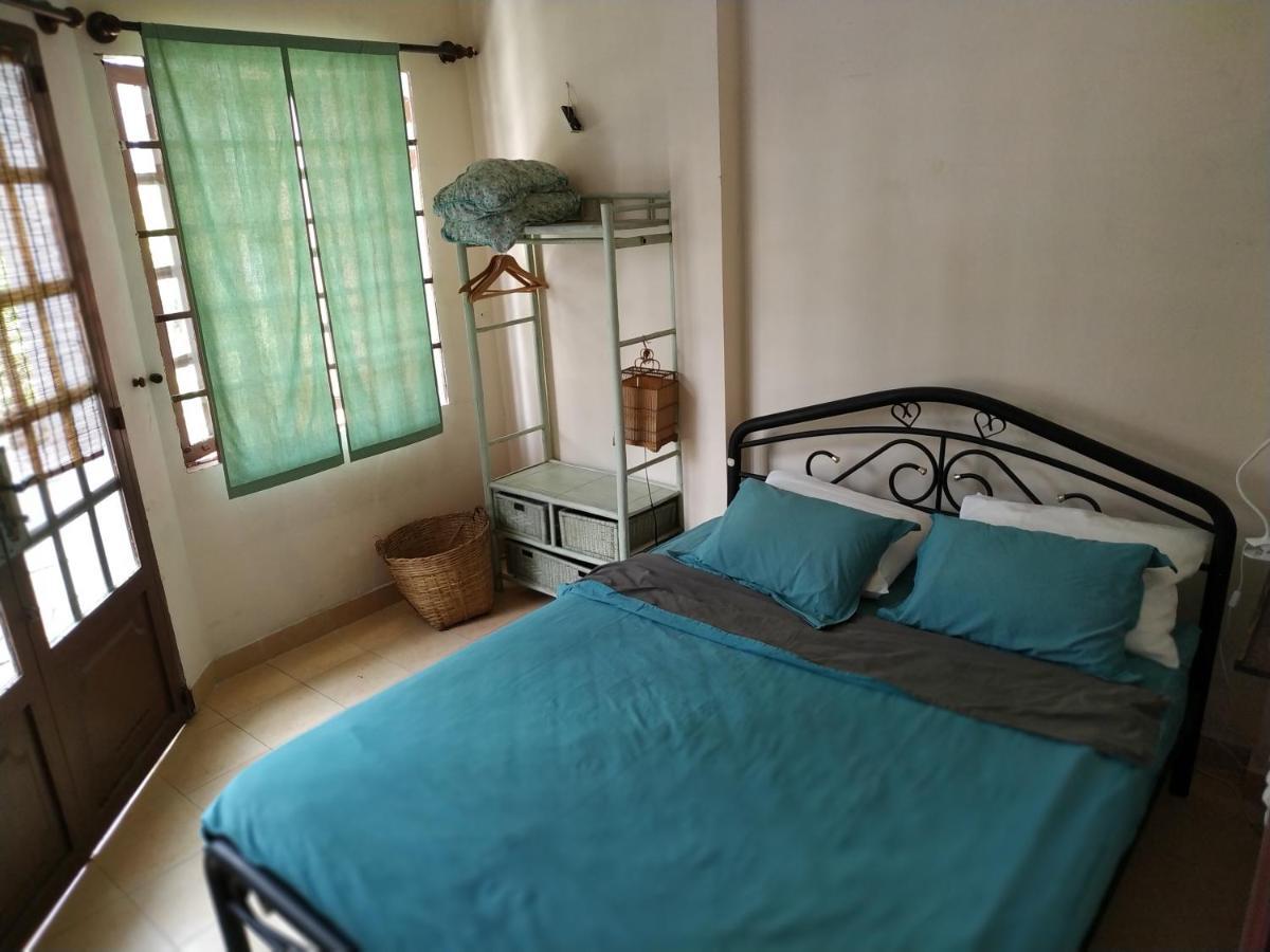 Holiday home Entire Small House Mins To Everywhere!
