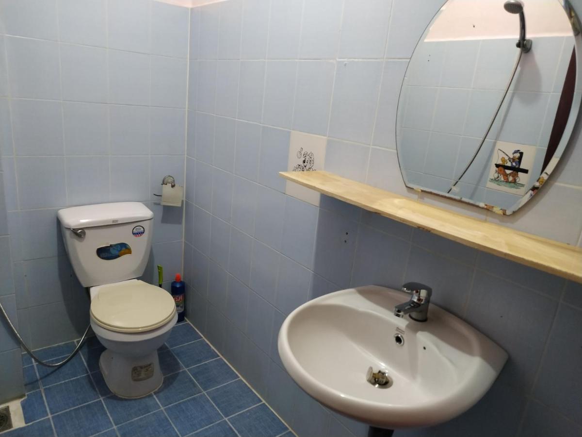 Entire Small House Mins To Everywhere! Nhà nghỉ TP. Hồ Chí Minh