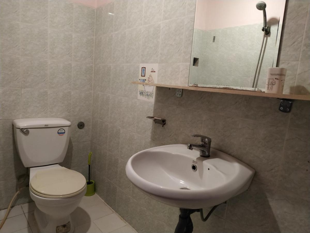Entire Small House Mins To Everywhere! * TP. Hồ Chí Minh